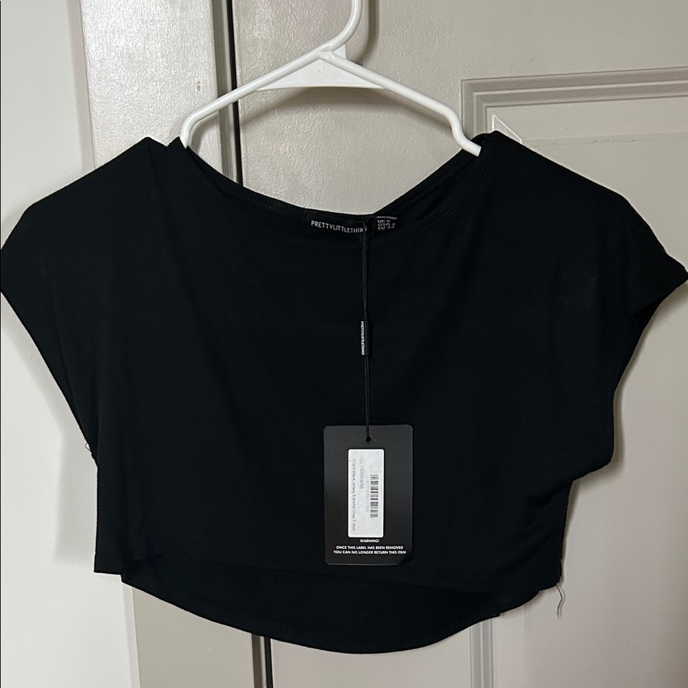PrettyLittleThing Classic Black Cropped Blouse